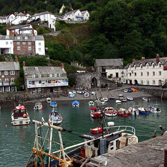 clovelly_harbour