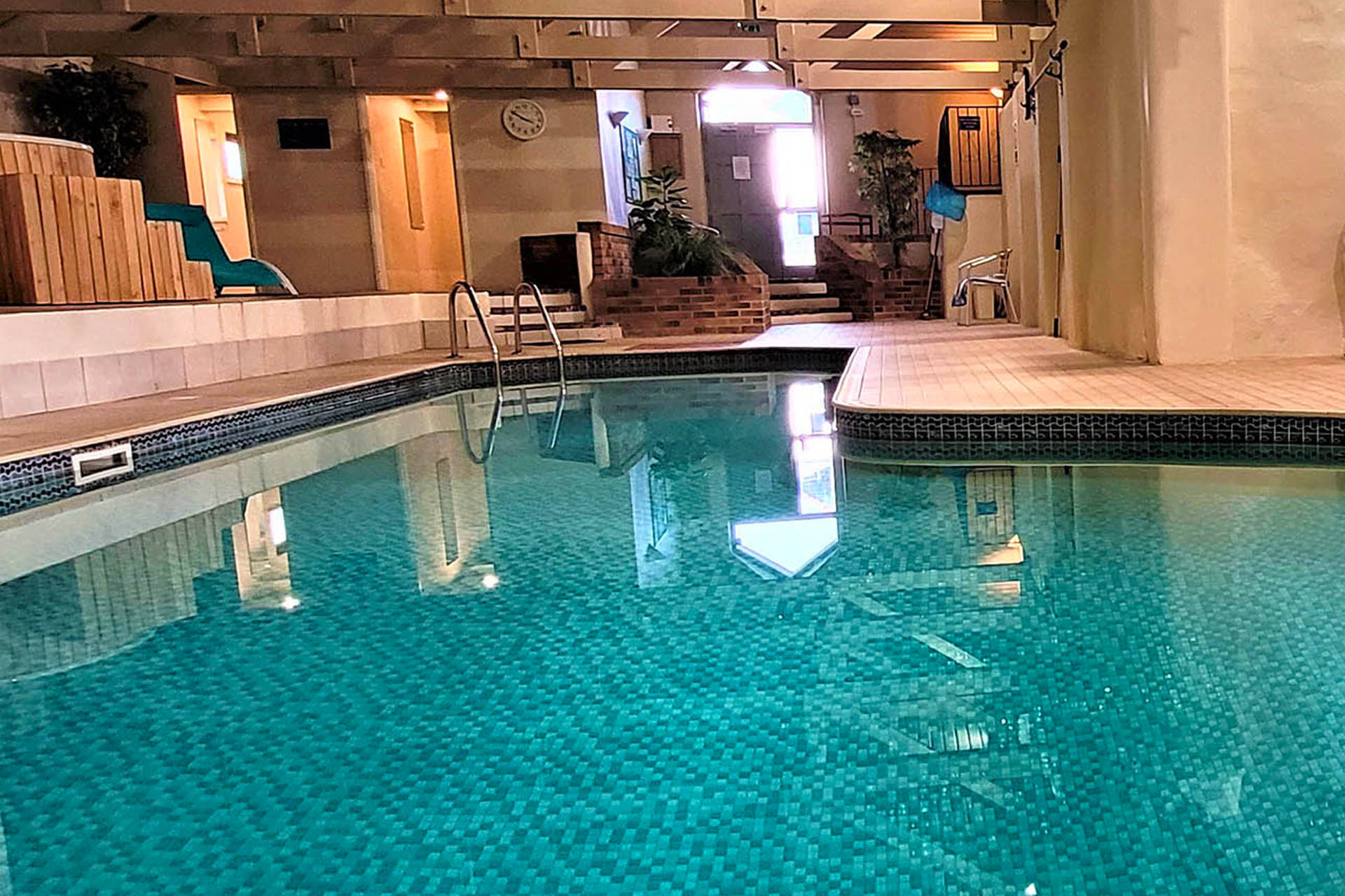 Indoor pool at Broom Hill Manor Self catering cottages