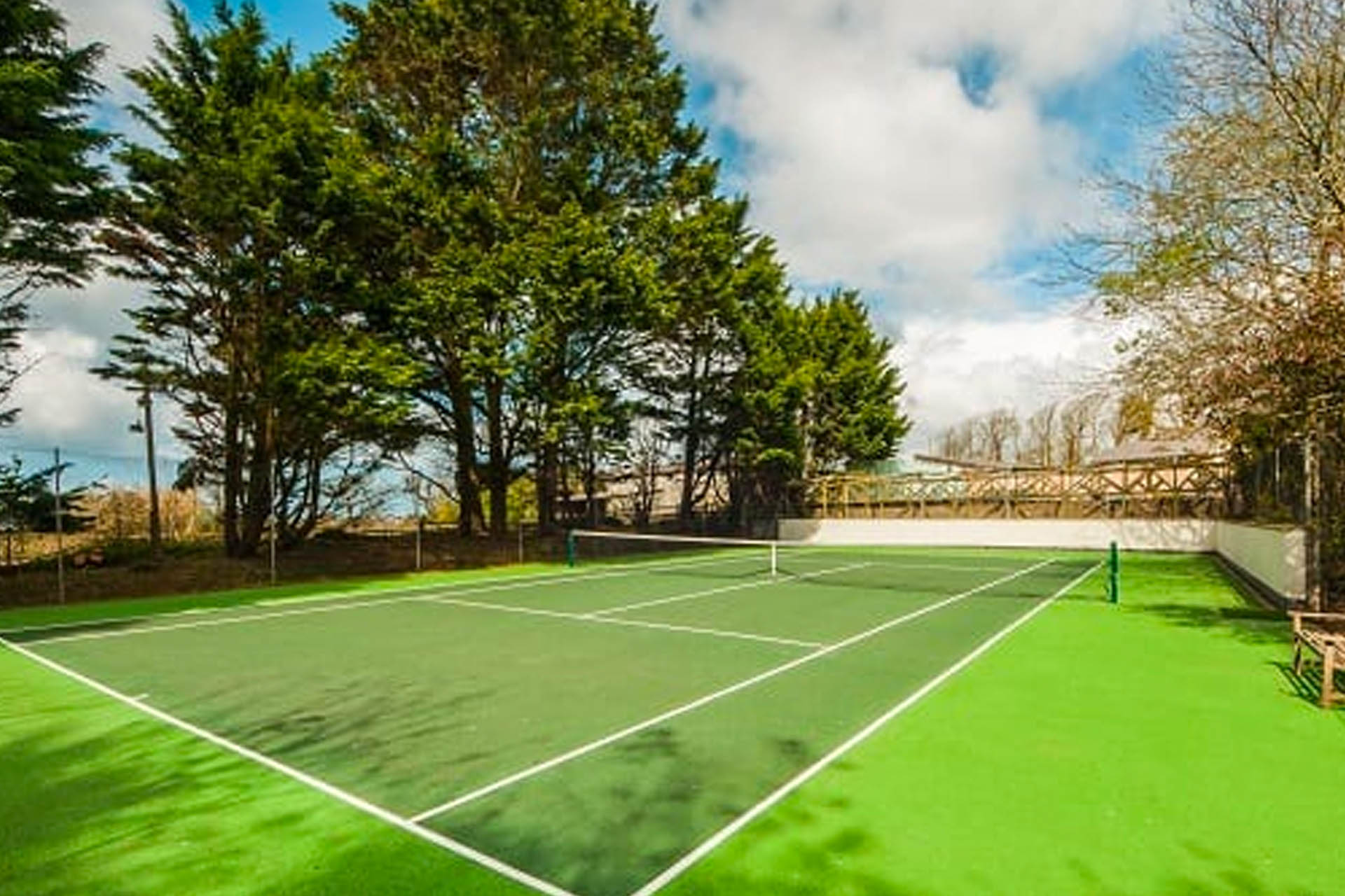 Tennis at Broom Hill Manor Self catering cottages