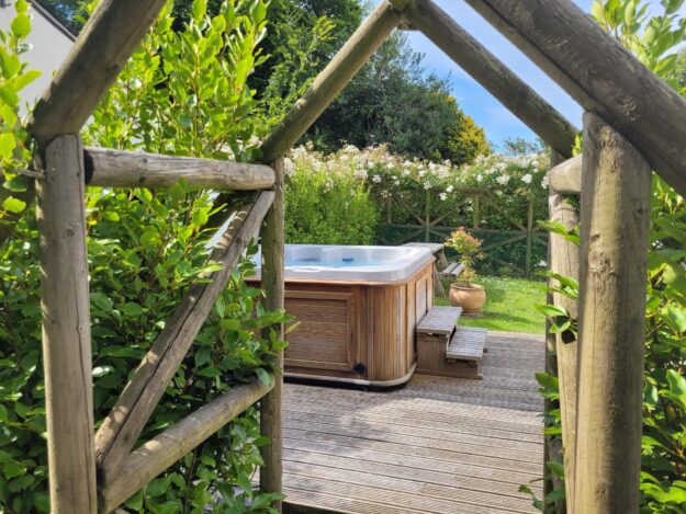 Luxury Holiday Cottage in Bude Cornwall to rent, Kingsher Cottage Broomhill Manor Garden