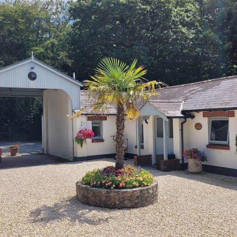 Luxury Holiday Cottage to rent Broomhill Manor Bude Cornwall Sandpiper Cottage