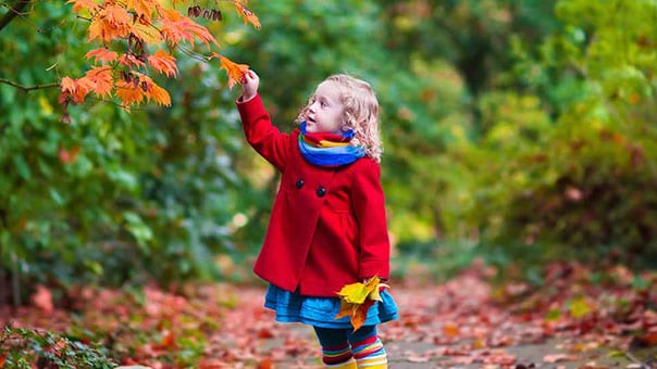 Broomhill-Manor-Girl-in-Autumn-Blog