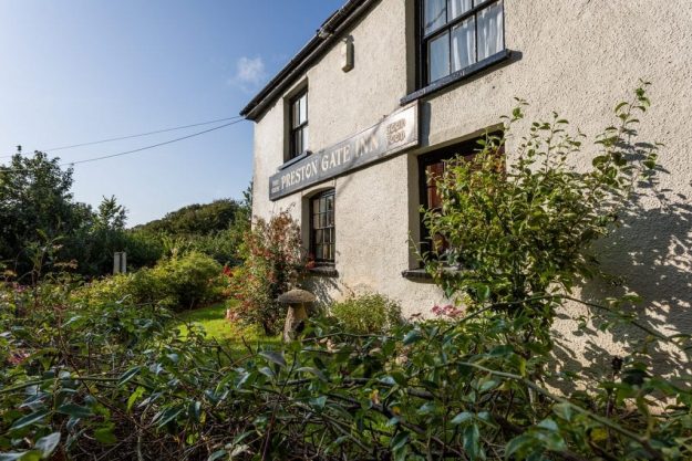 Broomhill Manor – Walk to Preston Gate Inn