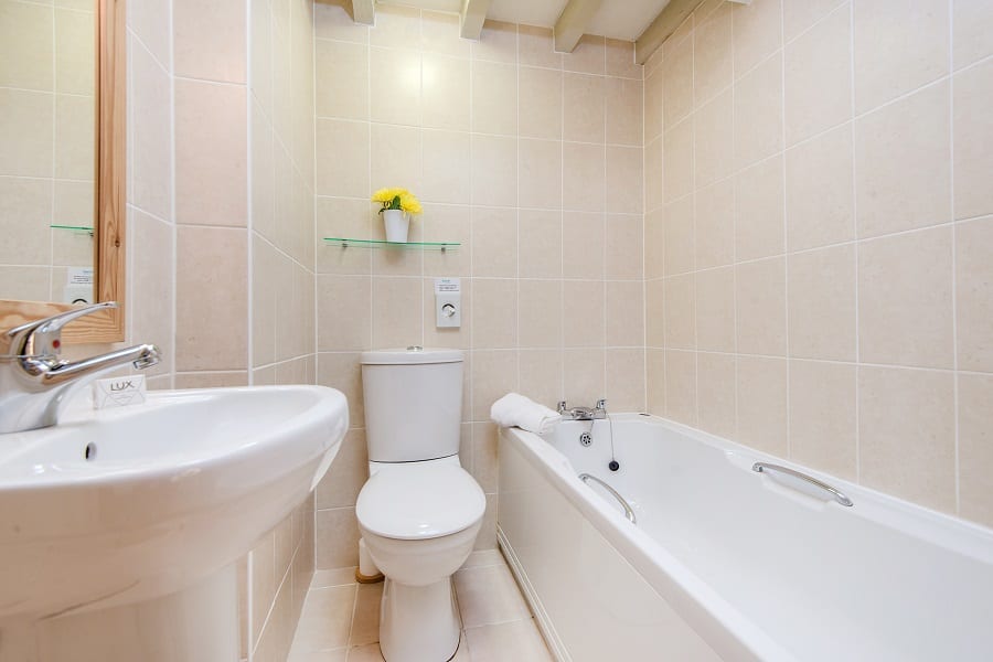 Dunlin ensuite bathroom