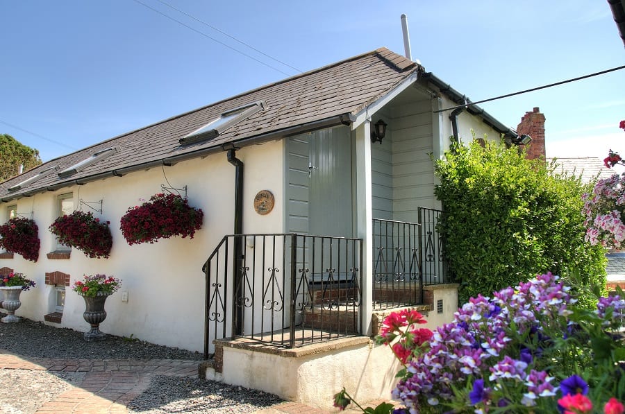 Dunlin_front entrance Broomhill Manor Holiday Cottages for rent in Bude North Cornwall