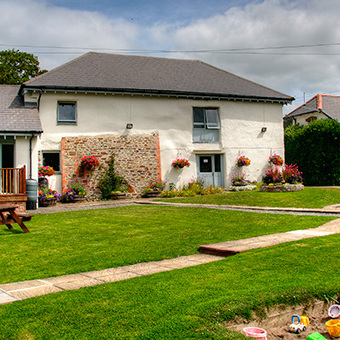 Outdoor-Family-Area-with-Sandpit