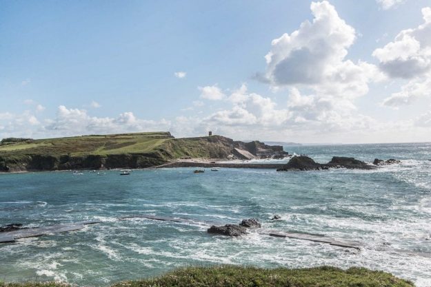 View across to Compass Point from South West Coast Path at Bude _MAR2938
